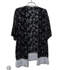 Crescent Vivian Floral Tasseled Kimono Women's Size Medium Black Floral